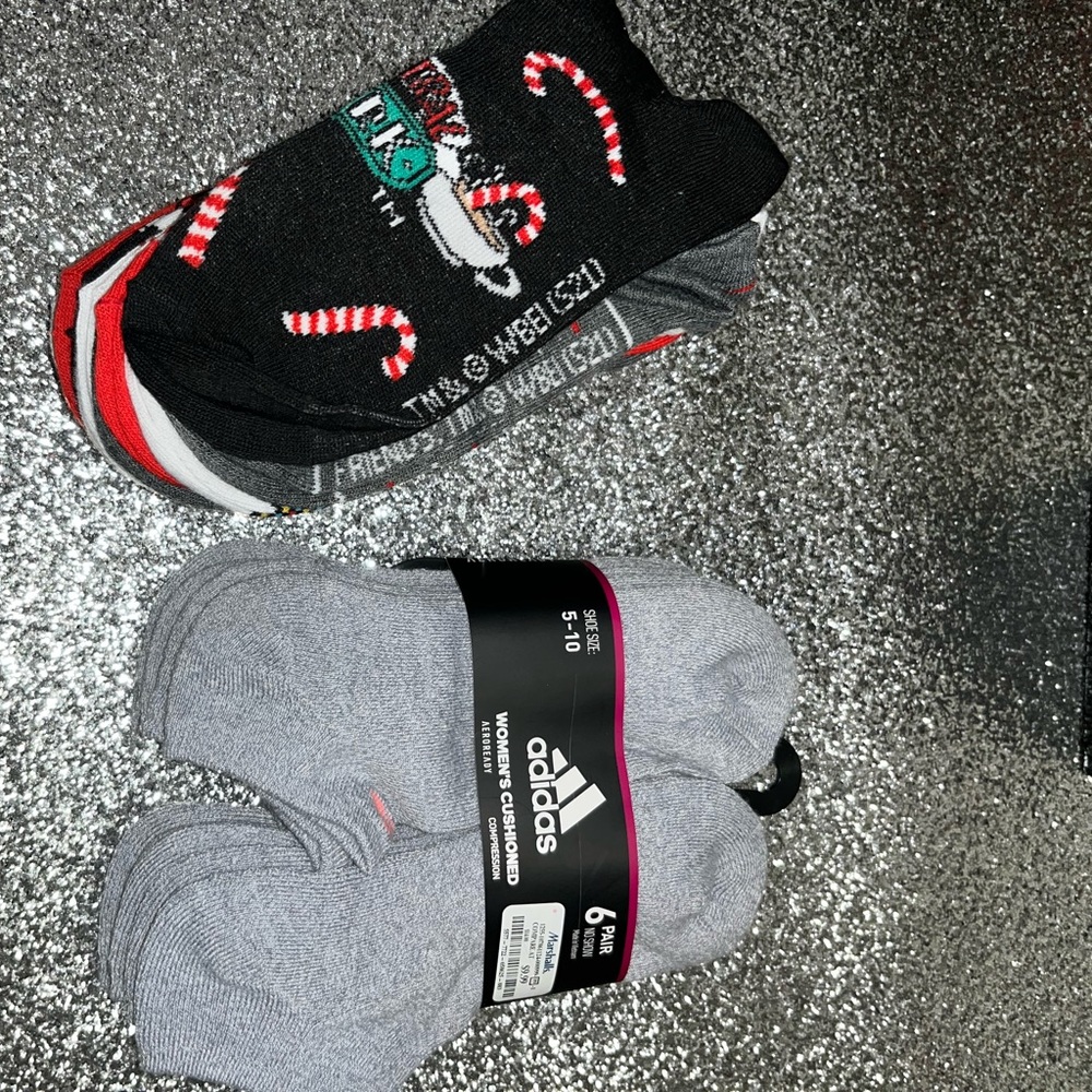 16 Pair of selection of Adidas / Friends socks bundle - Picture 11 of 13